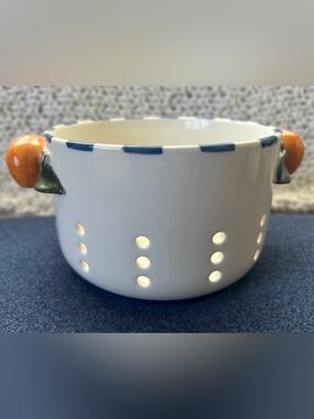 NWOT Anthropologie Valencia Stoneware Berry Basket